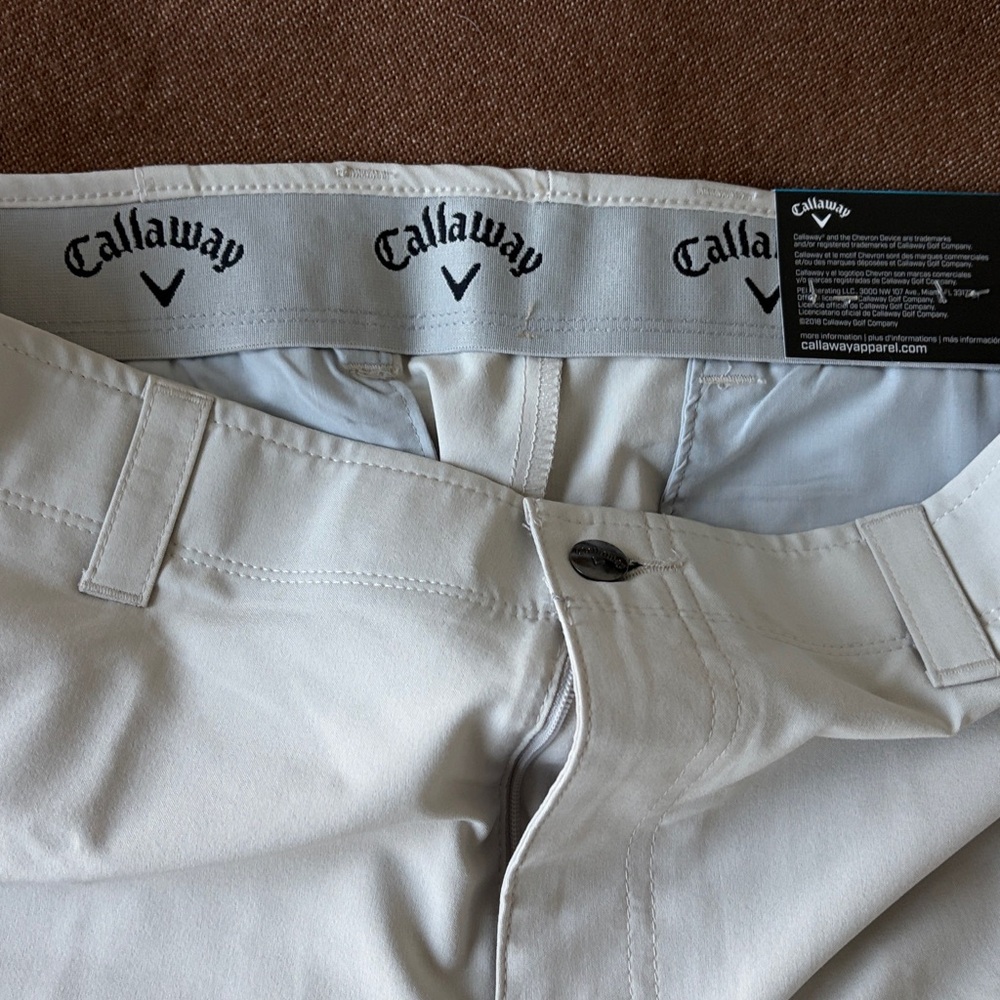 Callaway Men's Golf Stretch Waistband Shorts - Light Gray (NEVER WORN) - Picture 3 of 5